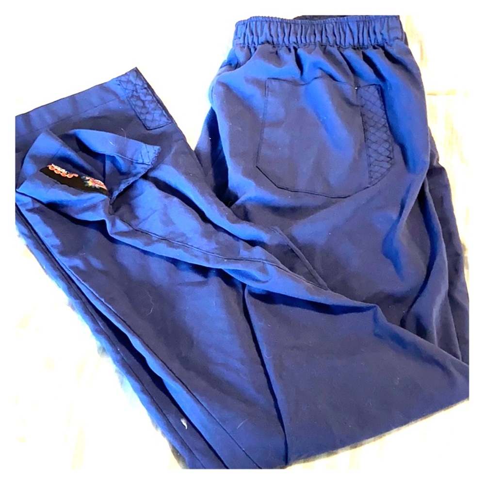 Vera Bradley L scrub pants
